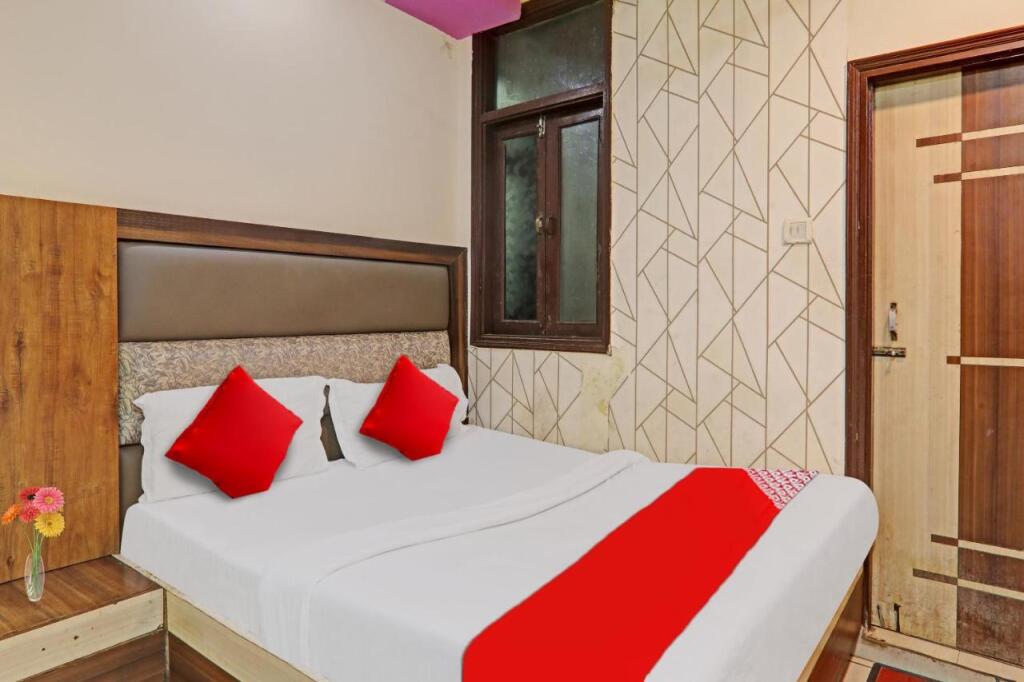 Канпур: OYO Flagship 806856 Hotel Ashirvad