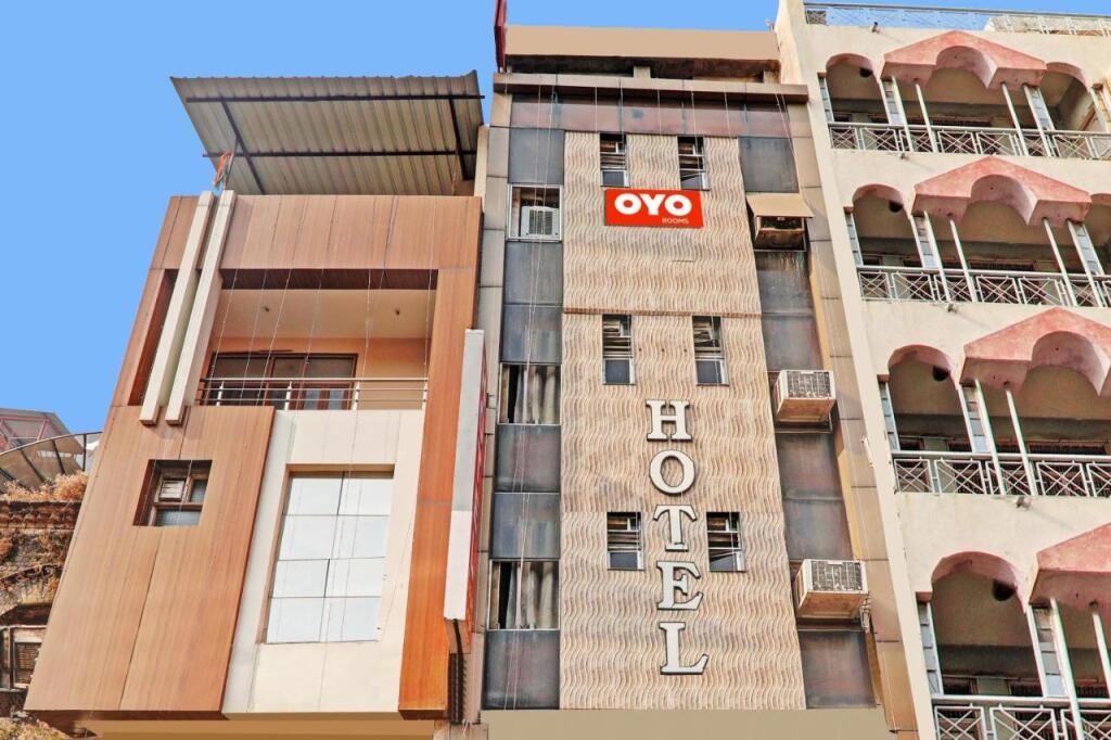 Канпур: OYO Flagship 806856 Hotel Ashirvad