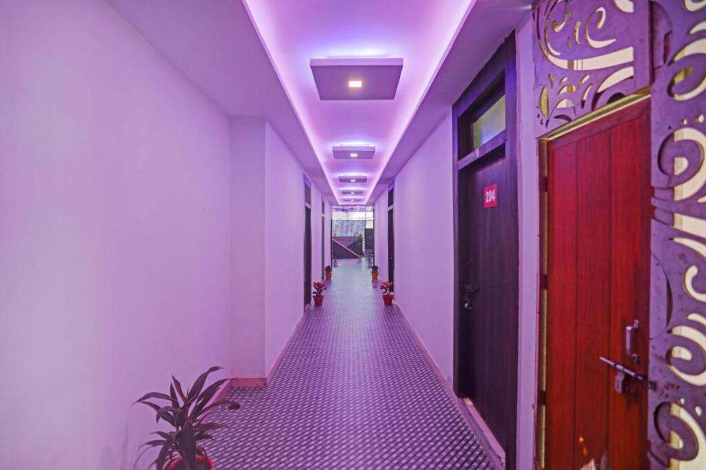 Канпур: Oyo Flagship 805597 Shri Nanadan Palace