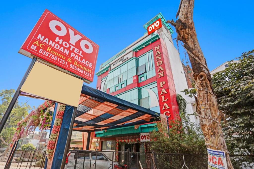 Канпур: Oyo Flagship 805597 Shri Nanadan Palace