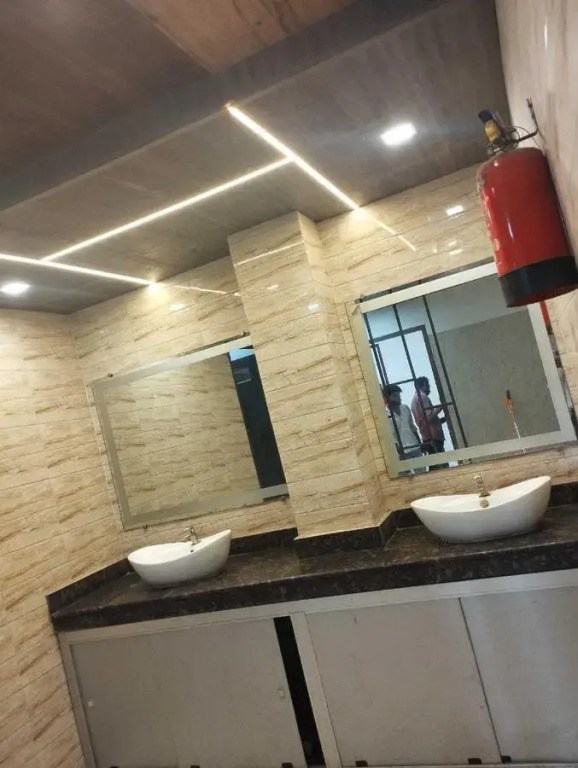 Канпур: OYO 702305 Hotel Rajeshwari Plaza