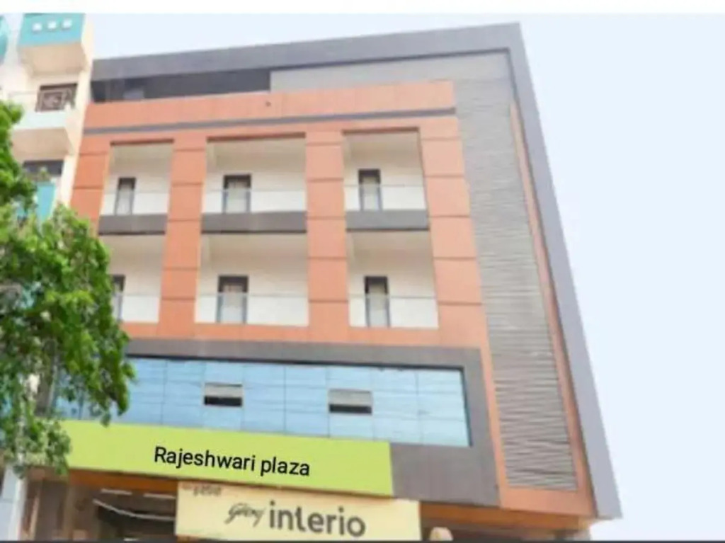 Канпур: OYO 702305 Hotel Rajeshwari Plaza