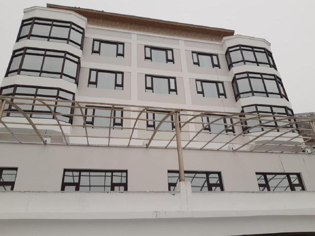 Каргил: Hotel The White Castle