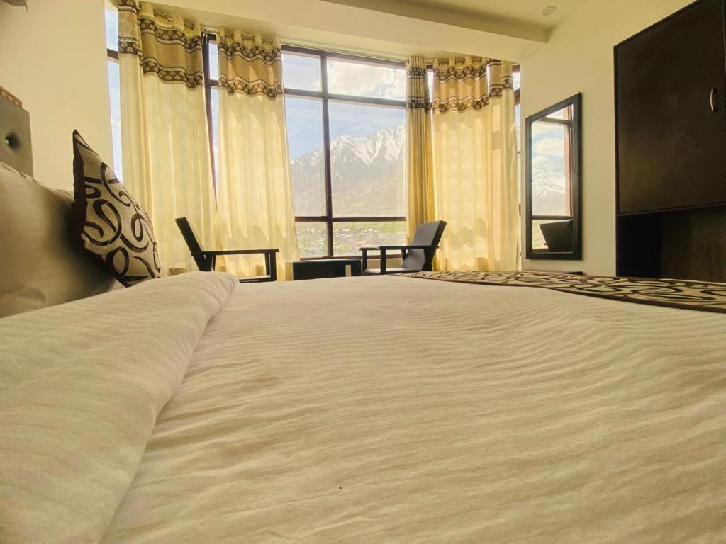 Каргил: Hotel The White Castle