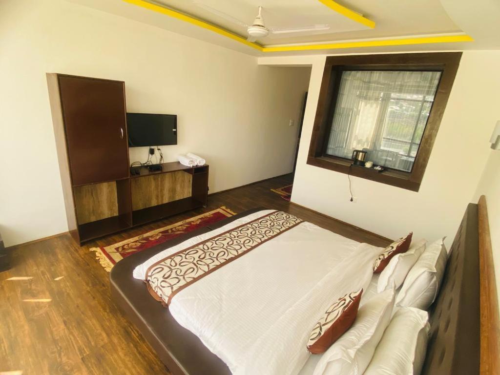 Каргил: Hotel The White Castle
