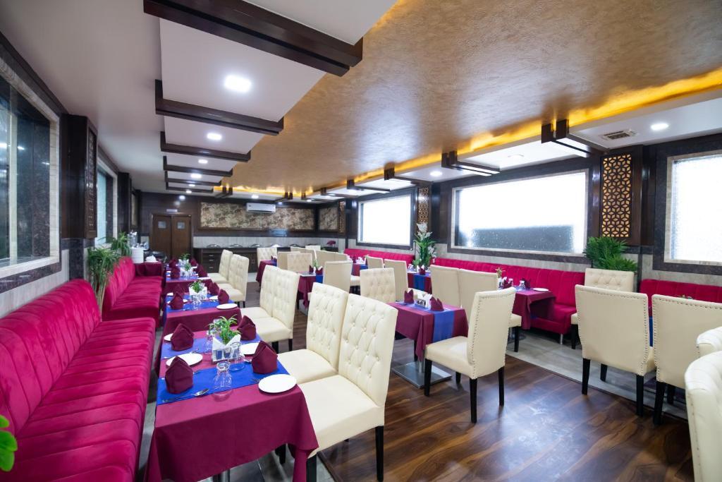 Катра: The Fern Residency Katra