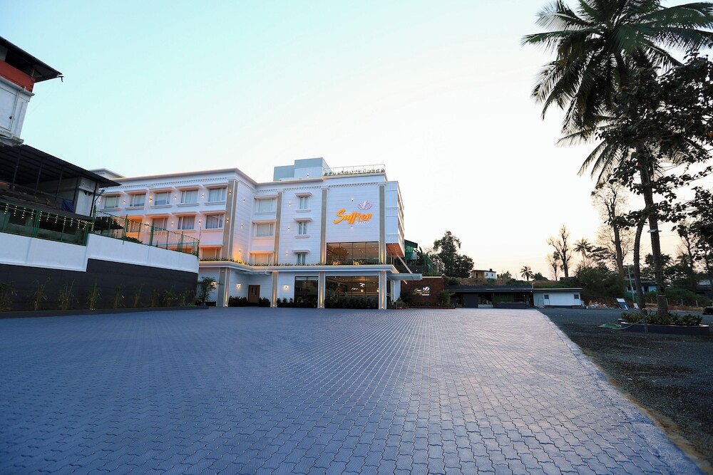 Султан-Батери: Hotel Saffron Wayanad