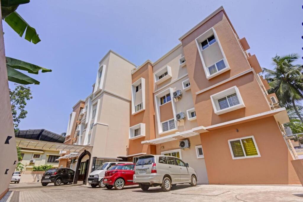Кондотти: OYO 87216 Environ La Casa