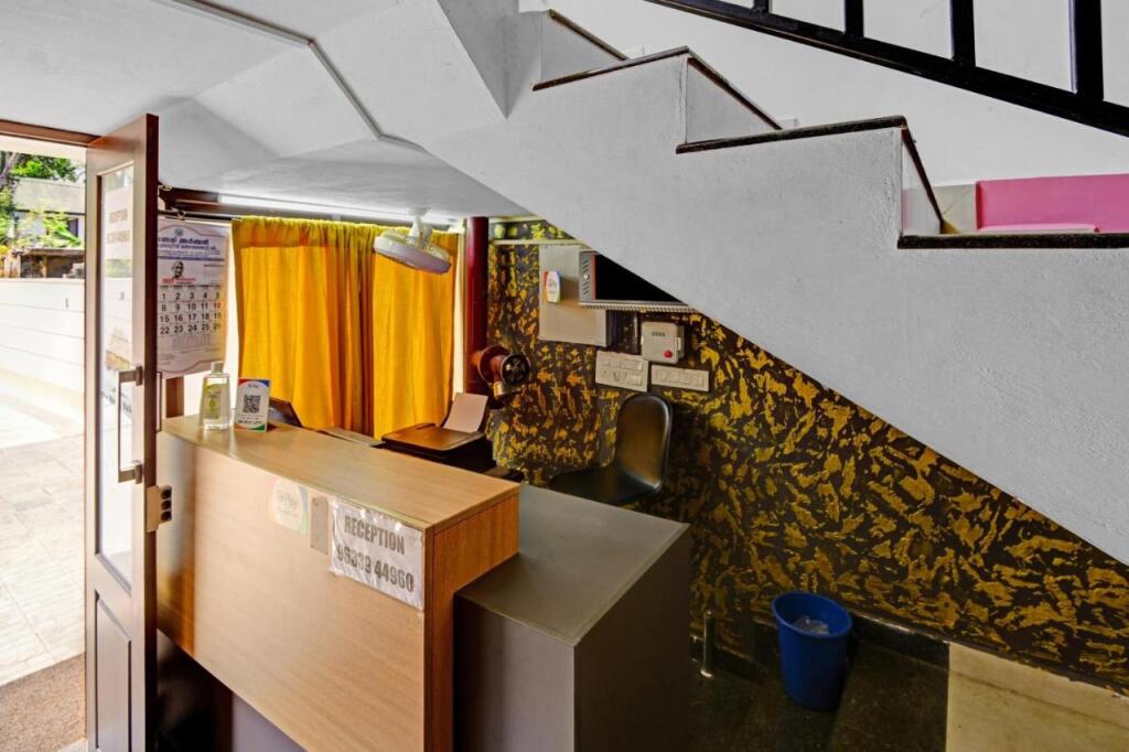 Кондотти: OYO 87216 Environ La Casa