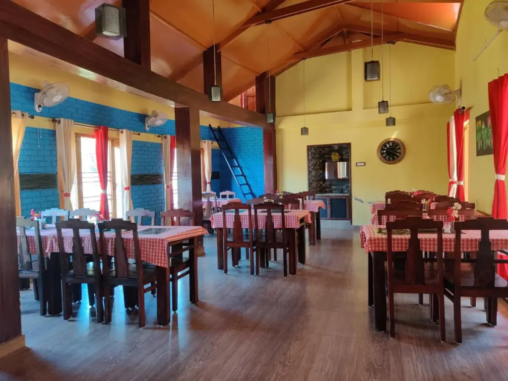 Корба: Hotel Burans & Restaurant