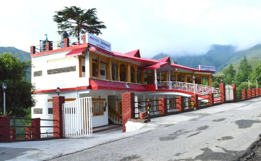 Корба: Hotel Burans & Restaurant