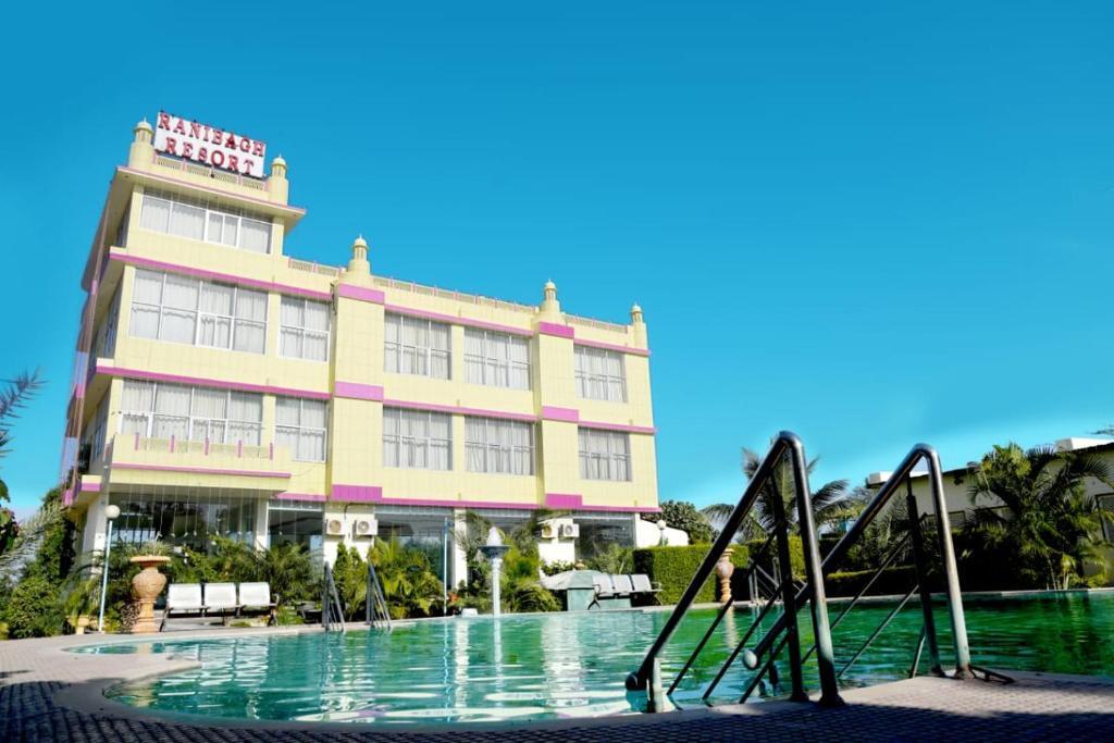 Беавар: Hotel Rani Bagh Resort