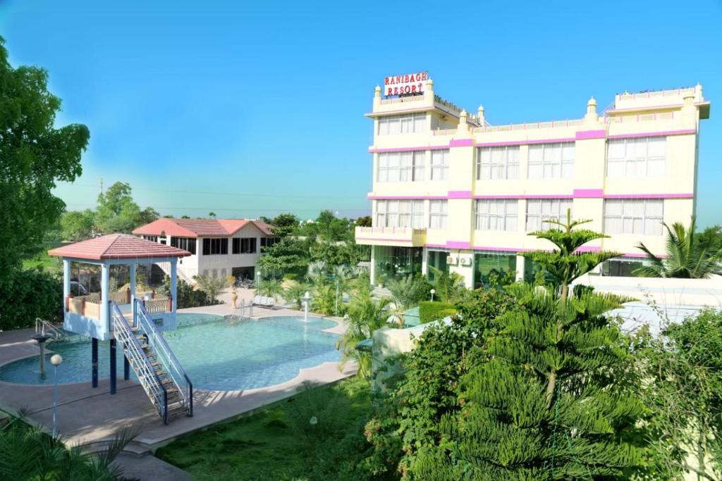 Беавар: Hotel Rani Bagh Resort