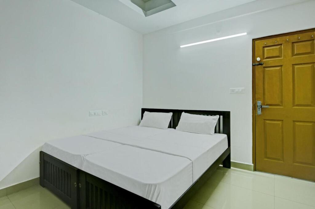 Куруппумтара: SPOT ON 804948 Royal Heights