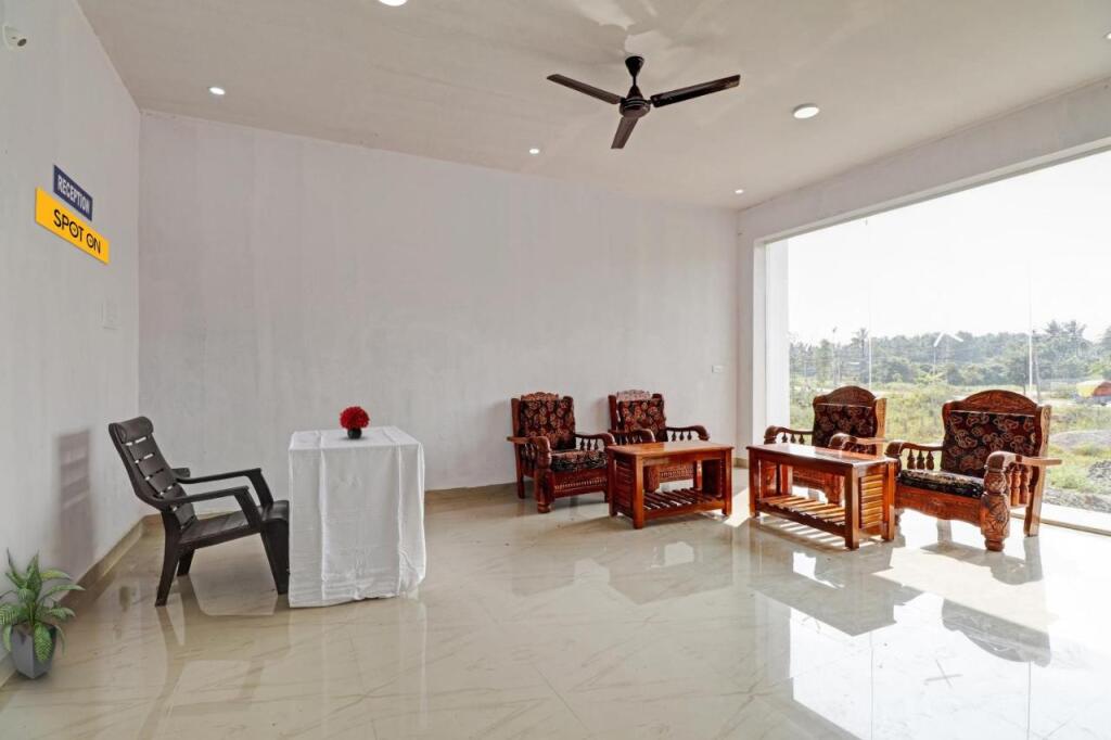 Кушалнагар: SPOT ON 701581 Sri Chamundeshwari Hotel