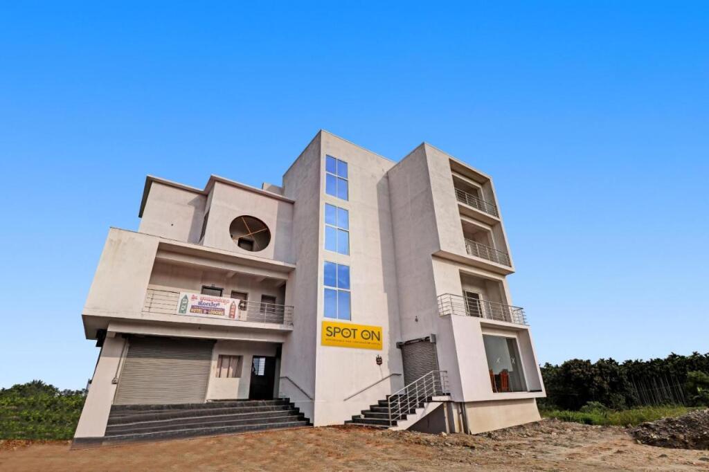 Кушалнагар: SPOT ON 701581 Sri Chamundeshwari Hotel