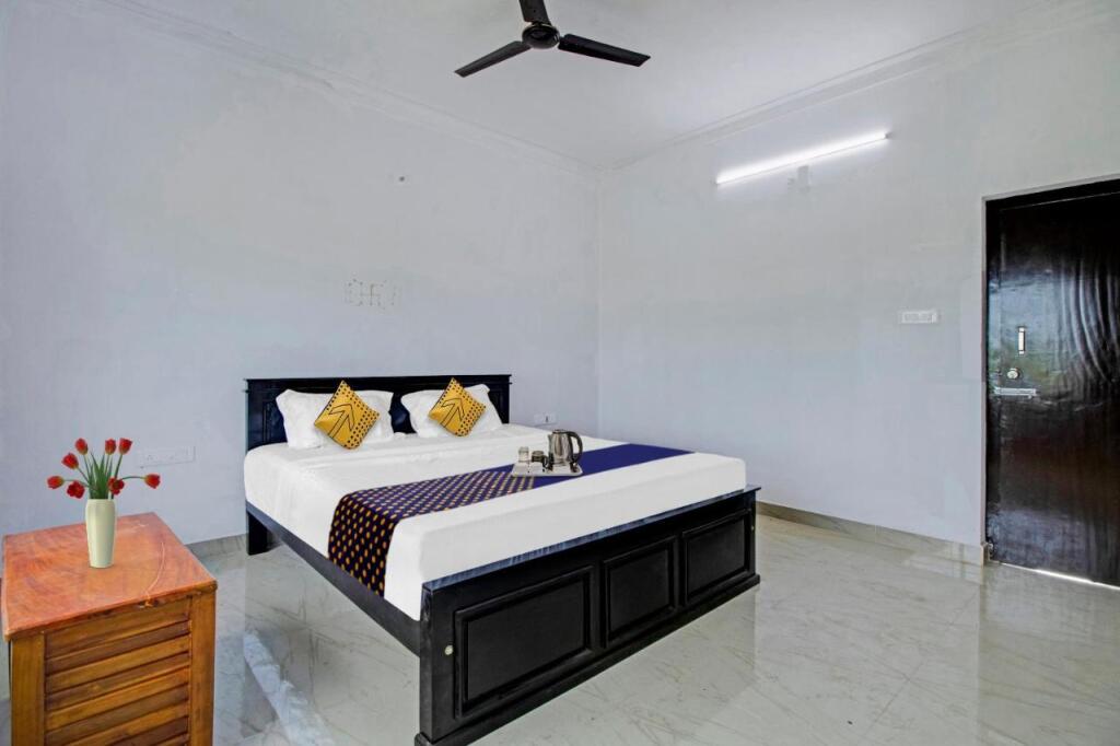 Кушалнагар: SPOT ON 701581 Sri Chamundeshwari Hotel
