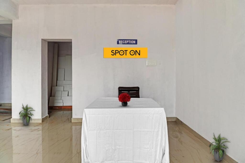 Кушалнагар: SPOT ON 701581 Sri Chamundeshwari Hotel