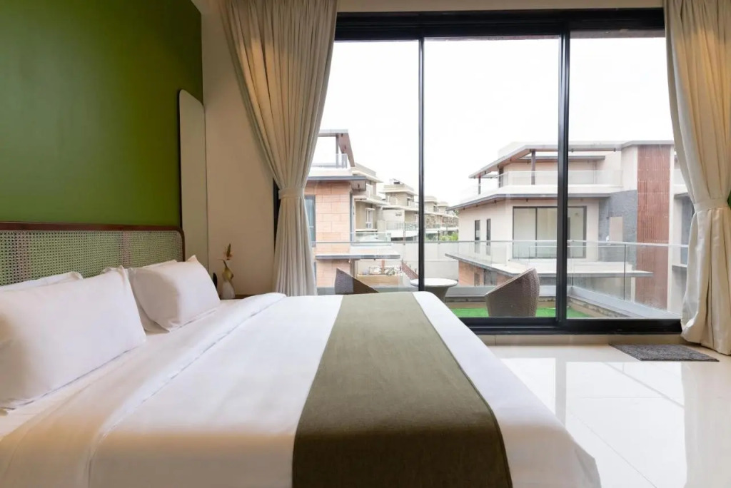 Лонавала: ALYF at Tropical Grand Villa 30, Lonavala