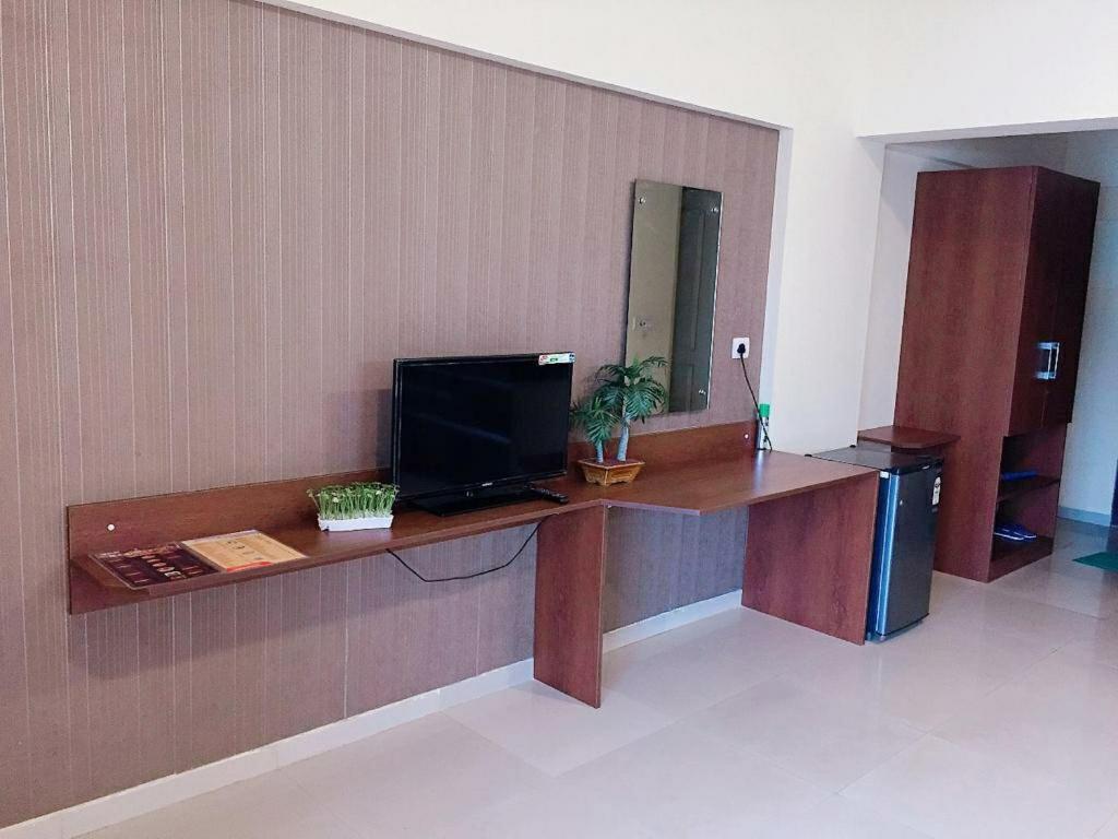 Амби Вэлли Сити: Lavasa Luxury Lakeview Studio