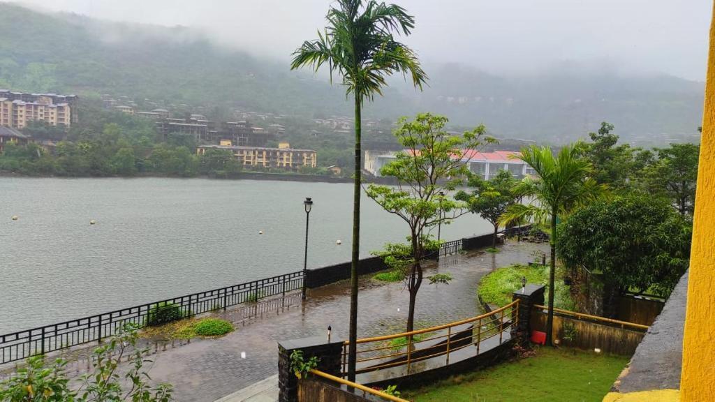 Амби Вэлли Сити: Lavasa Luxury Lakeview Studio