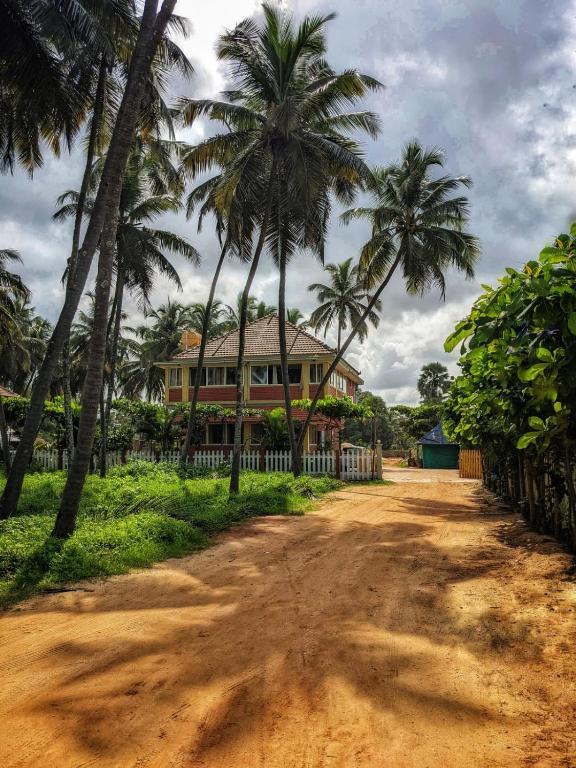Малпе: Glucklich Beach Cottages