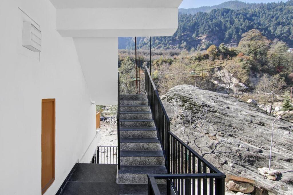 Манали: OYO Flagship 703704 Hotel Beas River Retreat