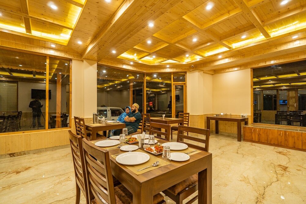 Манали: Rustic Wood Manali
