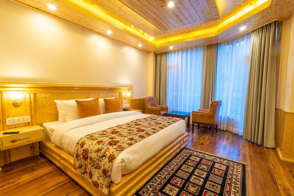 Манали: Rustic Wood Manali