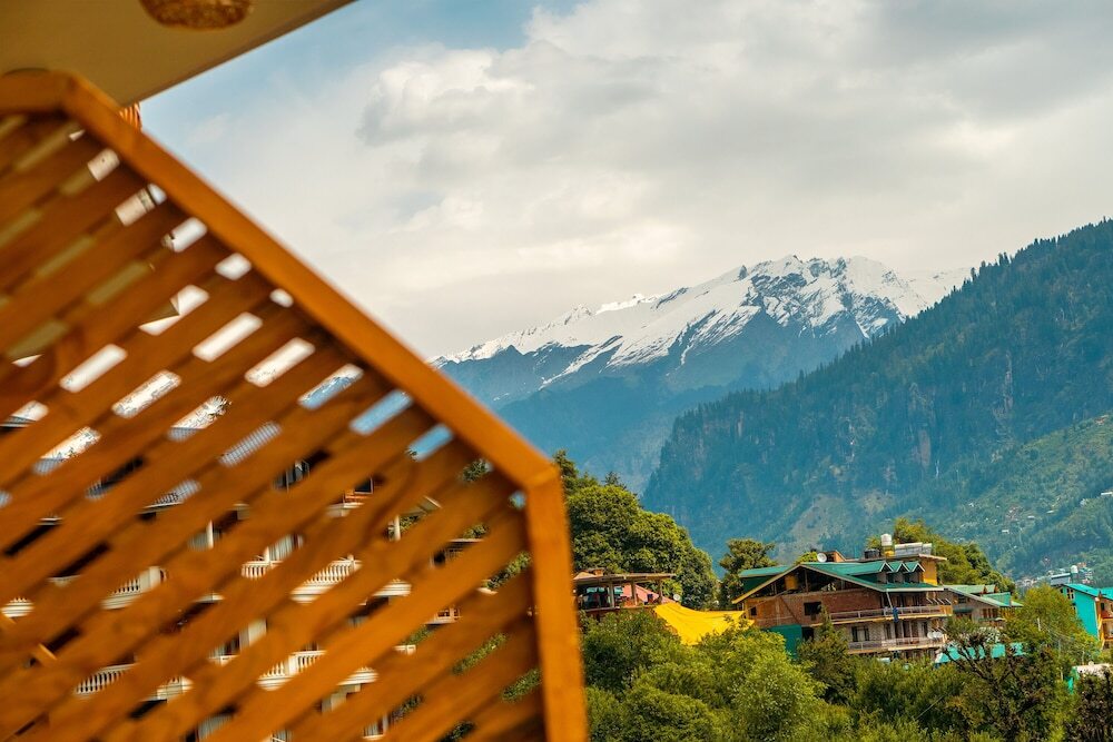 Манали: Rustic Wood Manali