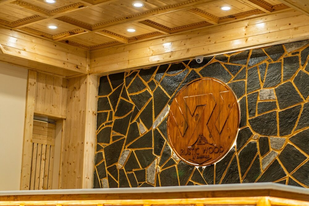 Манали: Rustic Wood Manali
