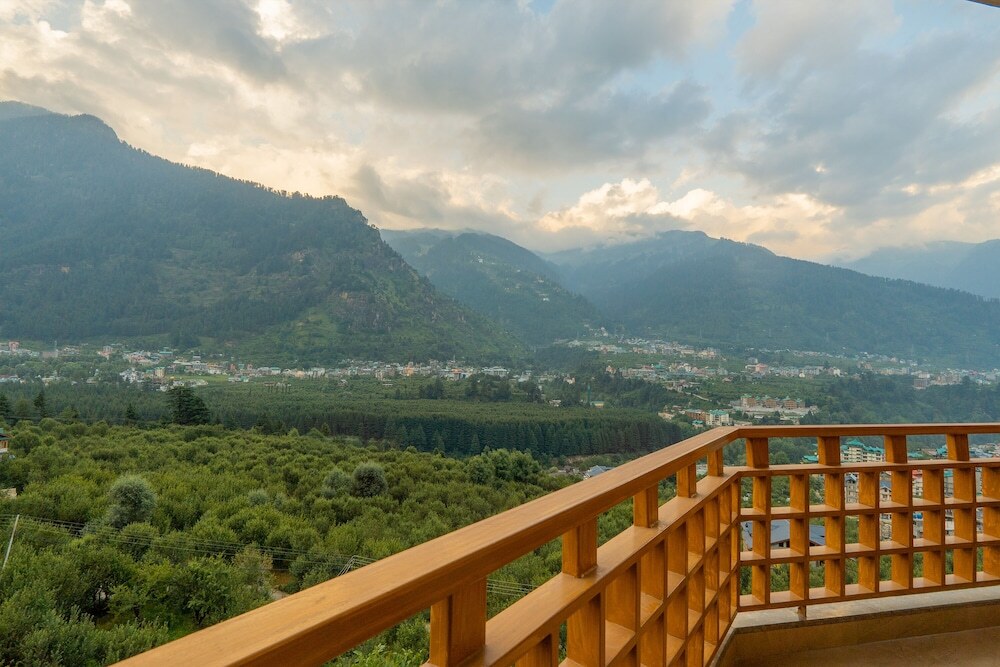 Манали: Rustic Wood Manali