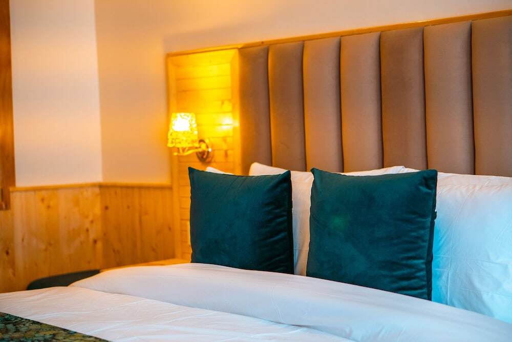 Манали: Rustic Wood Manali