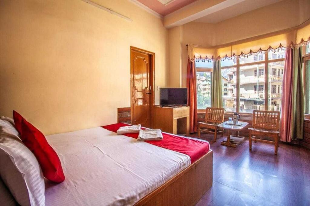 Манали: OYO Flagship 808095 Hotel Jubilant Regecy Manali