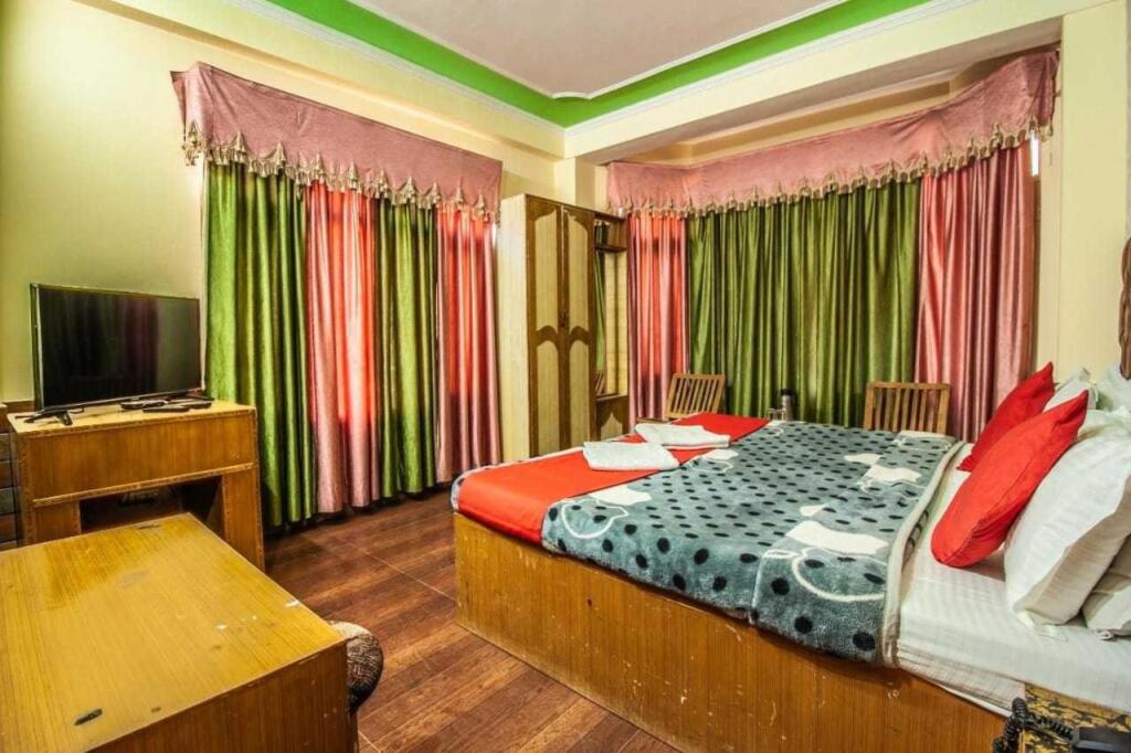 Манали: OYO Flagship 808095 Hotel Jubilant Regecy Manali
