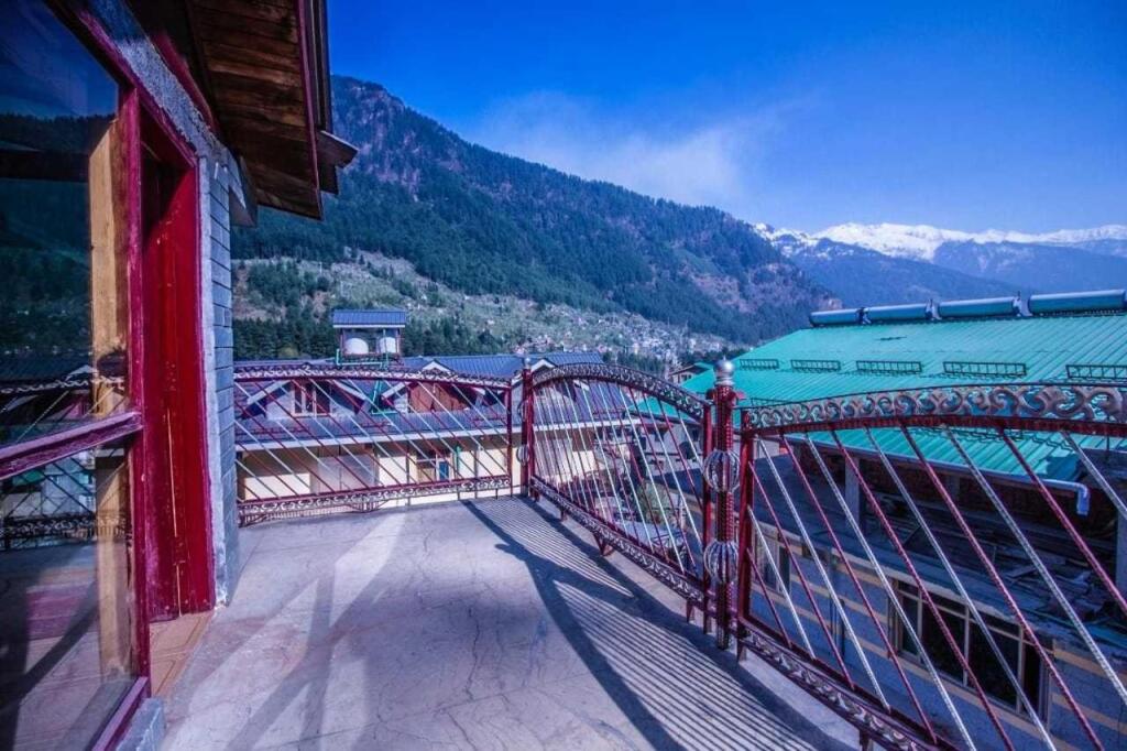 Манали: OYO Flagship 808095 Hotel Jubilant Regecy Manali
