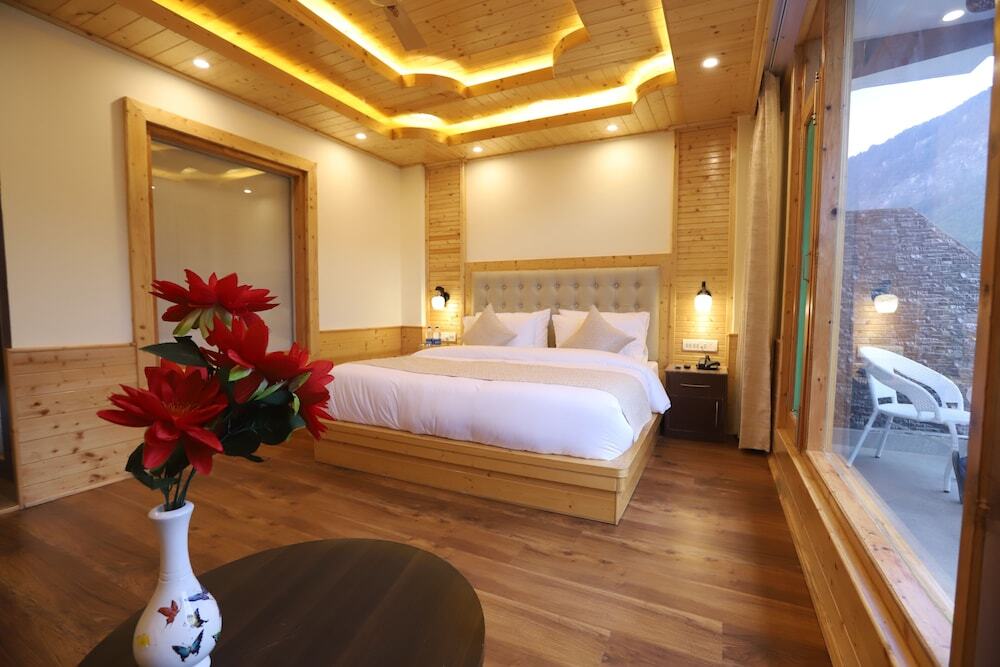 Манали: Golden Wood Manali By Rosetum