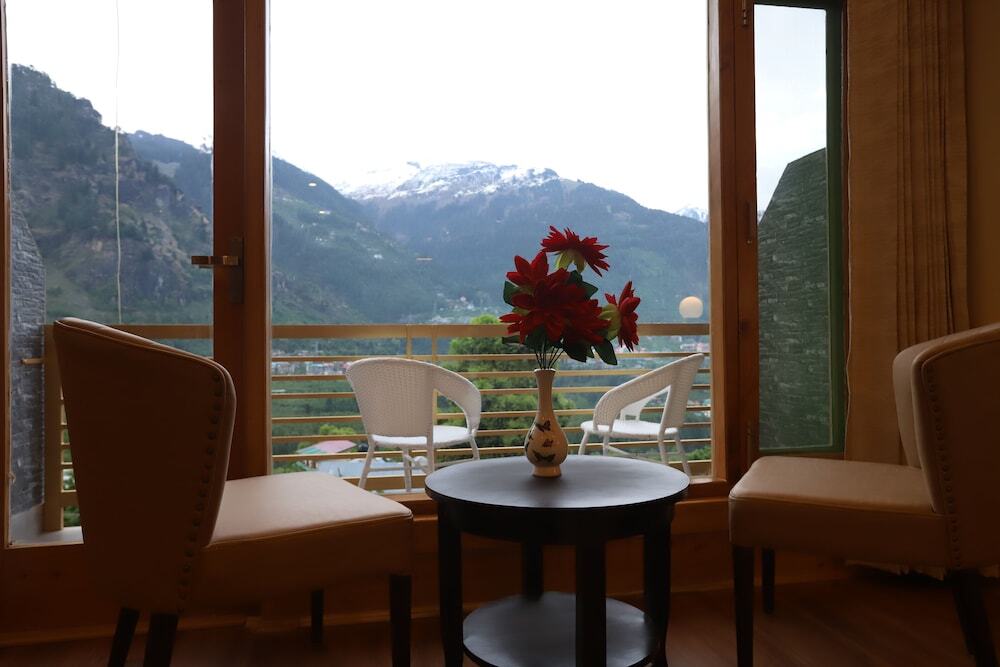 Манали: Golden Wood Manali By Rosetum