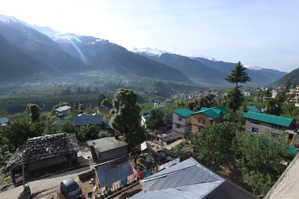 Манали: Golden Wood Manali By Rosetum
