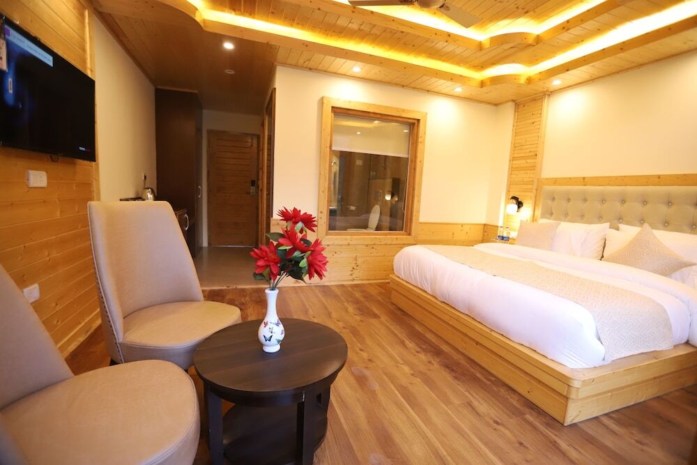 Манали: Golden Wood Manali By Rosetum