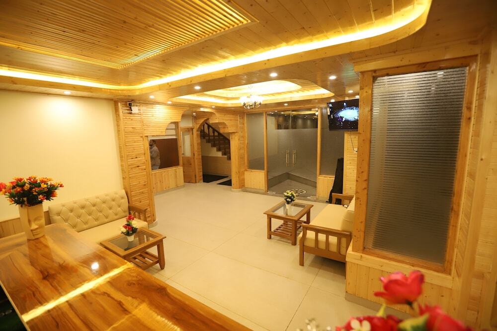 Манали: Golden Wood Manali By Rosetum