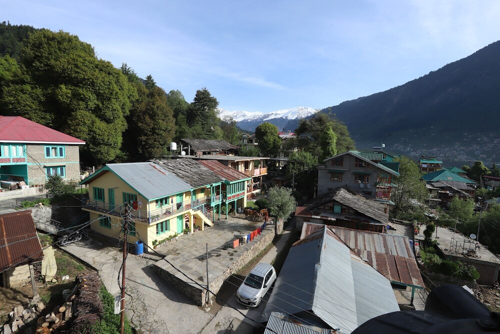 Манали: Golden Wood Manali By Rosetum