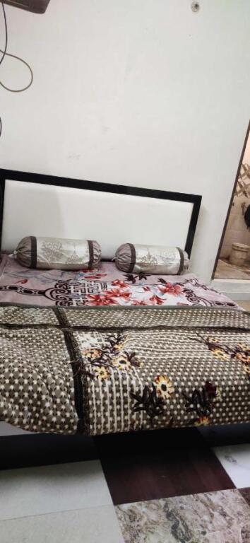 Мератх: OYO 806589 Maharani- Inn