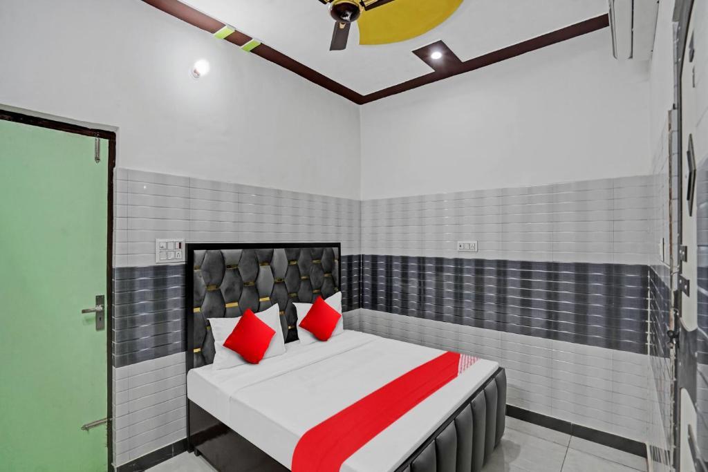 Мератх: OYO Flagship 80810 Hotel H N J