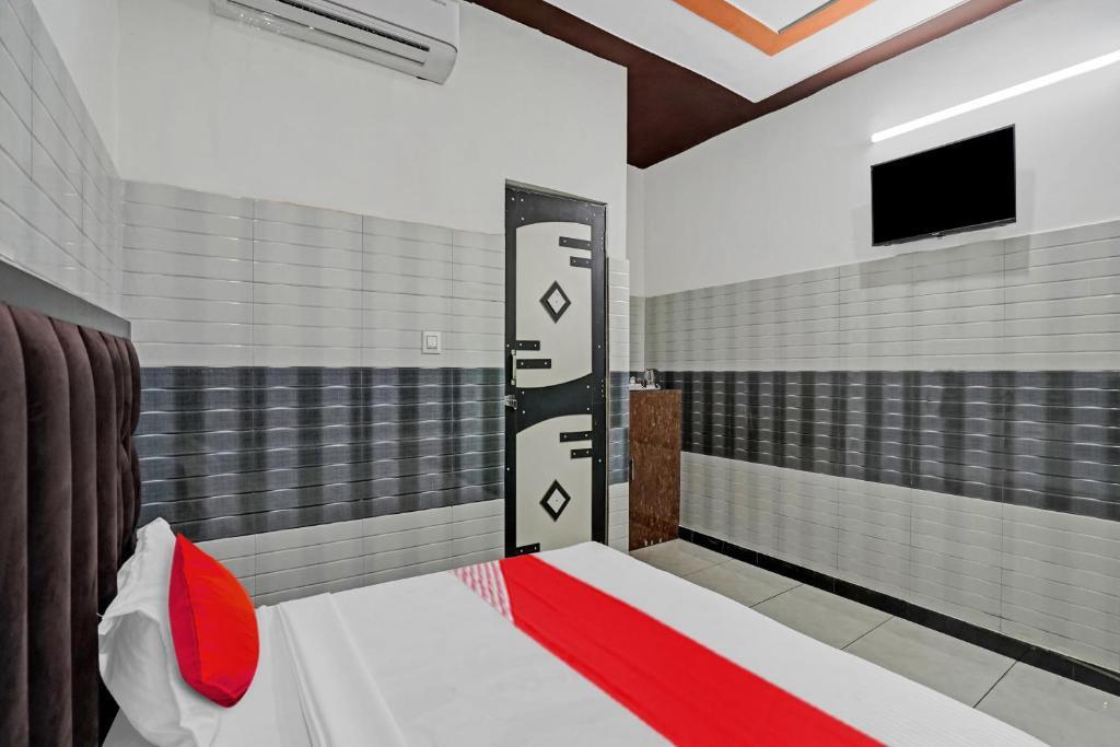 Мератх: OYO Flagship 80810 Hotel H N J