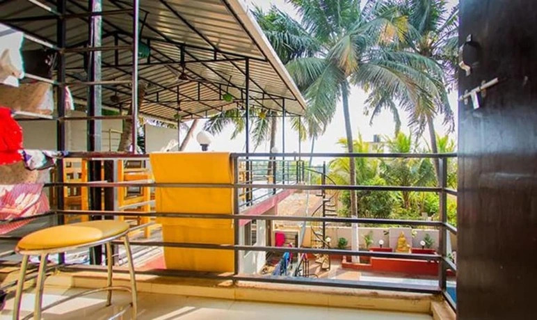 Морджим: Fabexpress Morjim Highland with Swimming Pool