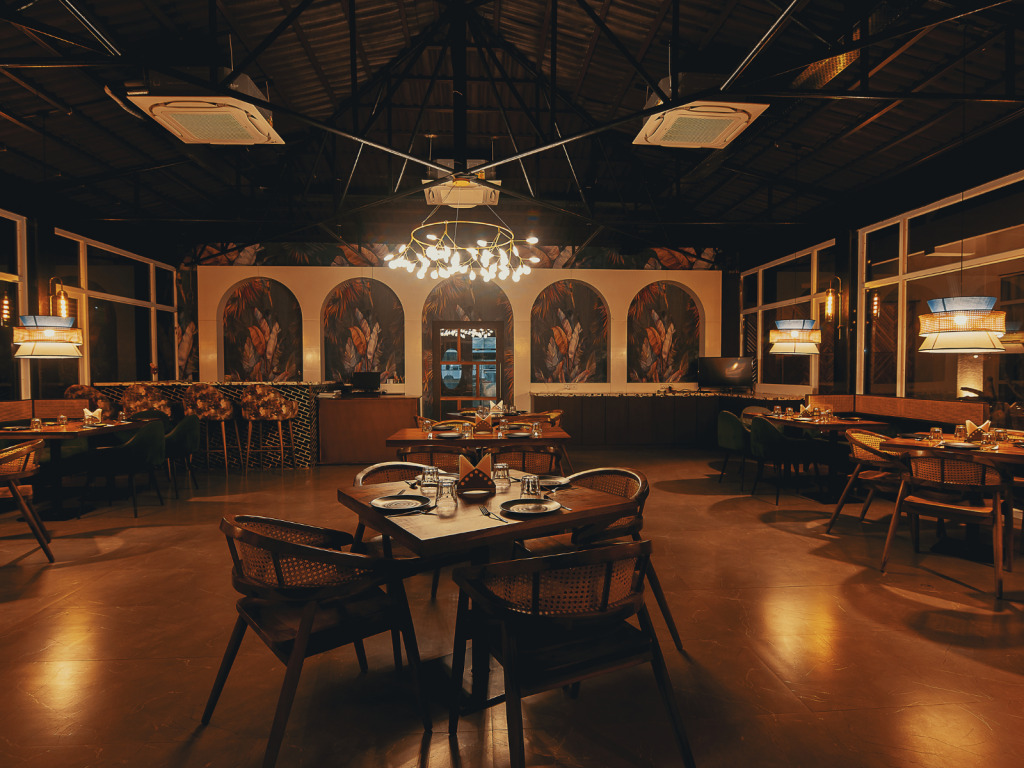 Мумбаи: Silver Oak Tropical Resort, By Bay Hotels