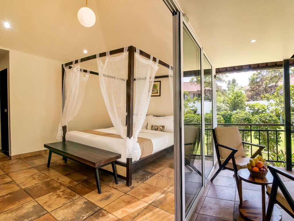 Мумбаи: Silver Oak Tropical Resort, By Bay Hotels