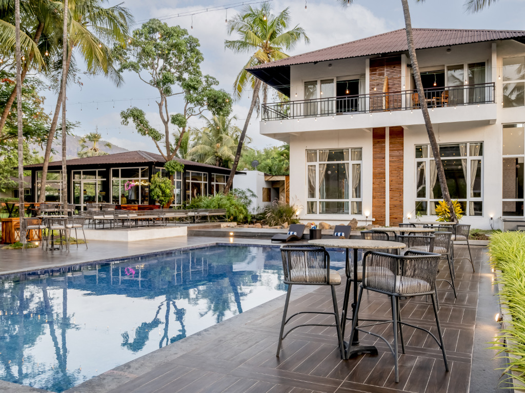Мумбаи: Silver Oak Tropical Resort, By Bay Hotels