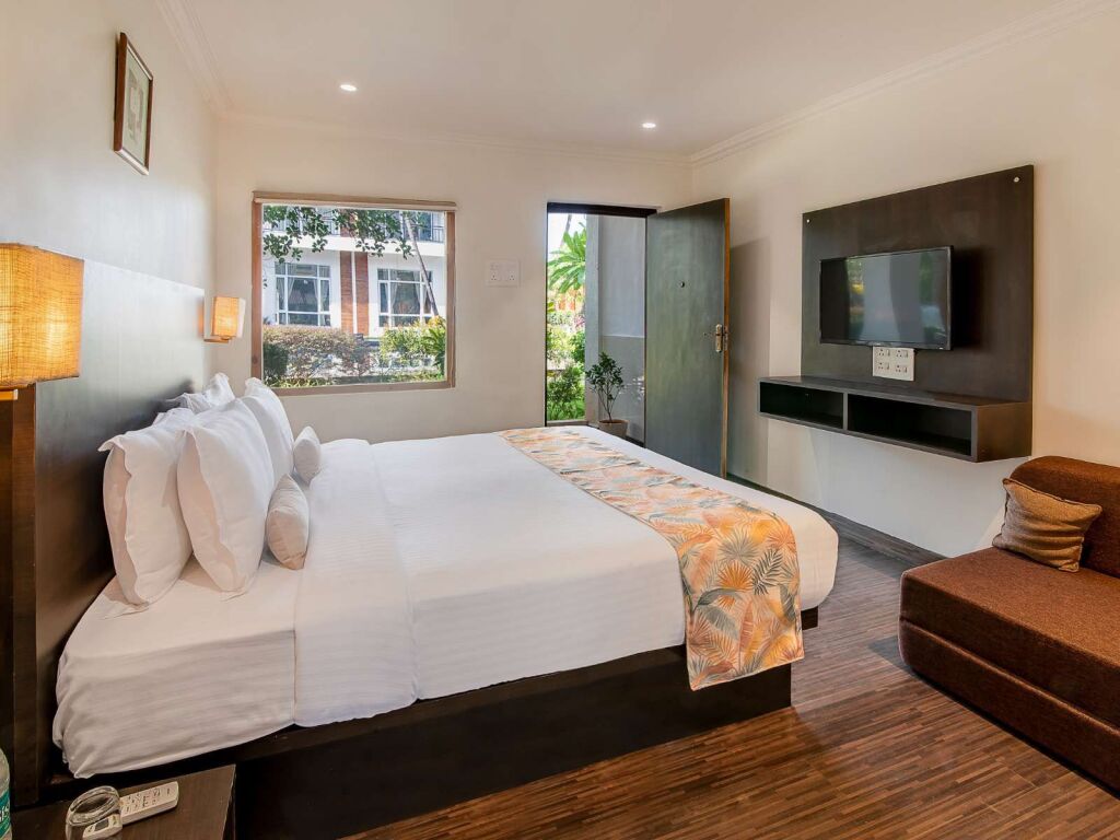 Мумбаи: Silver Oak Tropical Resort, By Bay Hotels